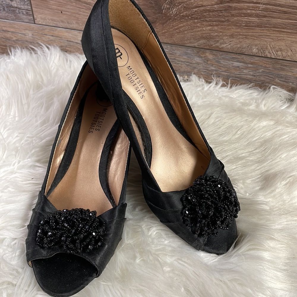 Mootsie Tootsie Black Satin Beaded Tassels Peep Toes Heels Leather Soles 7M